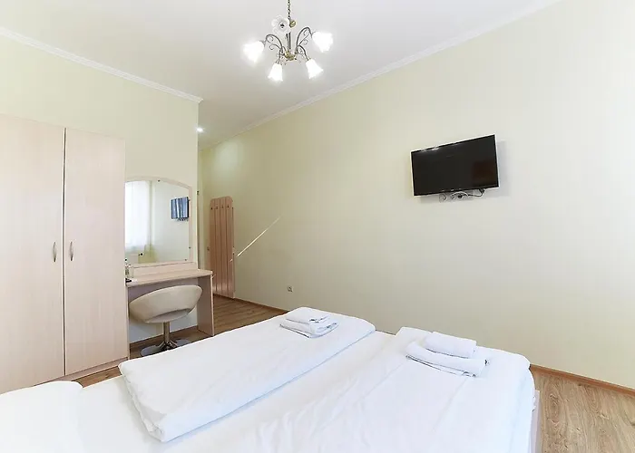 梅尔库里亚酒店 *